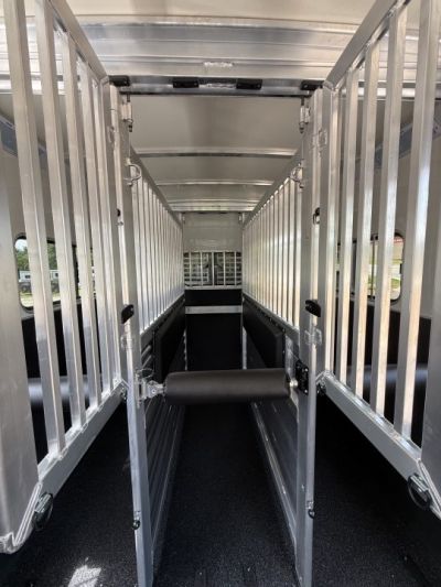 New 2027 Cimarron Trailers Norstar 6 Horse Head-To-Head +2 Horse Trailer