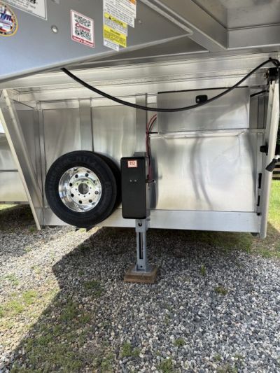 New 2027 Cimarron Trailers Norstar 6 Horse Head-To-Head +2 Horse Trailer