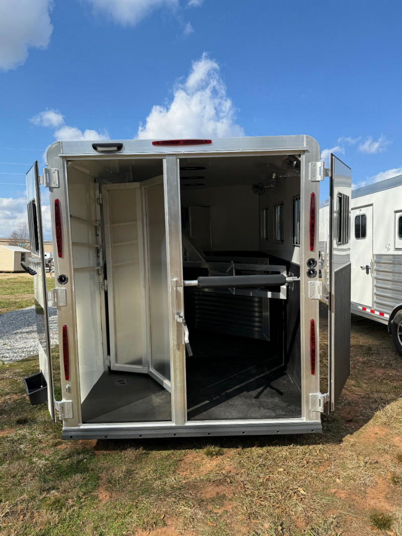 New 2025 Adam Excursion 3 Horse Slant Gooseneck Horse Trailer