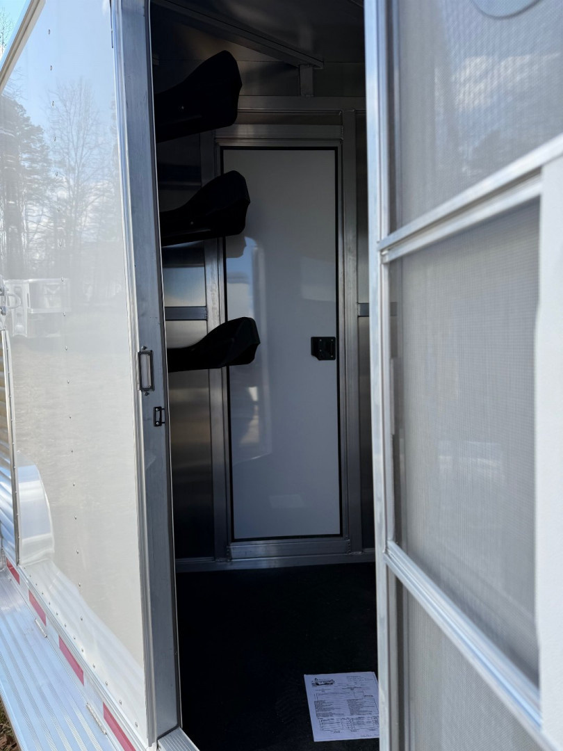 New 2025 Adam Excursion 3 Horse Slant Gooseneck Horse Trailer