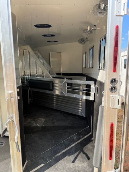 New 2025 Adam Excursion 3 Horse Slant Gooseneck Horse Trailer