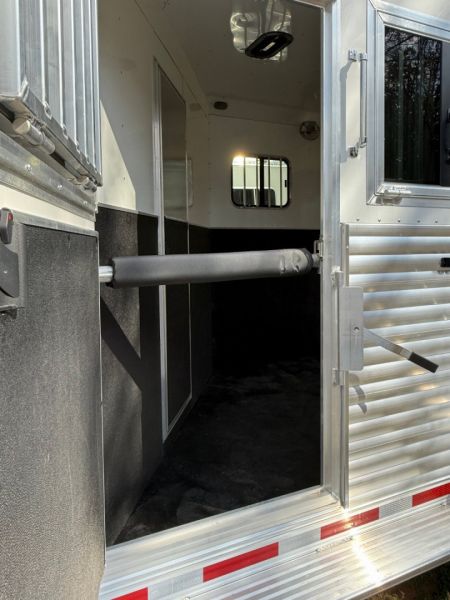 New 2025 Adam Excursion 3 Horse Slant Gooseneck Horse Trailer