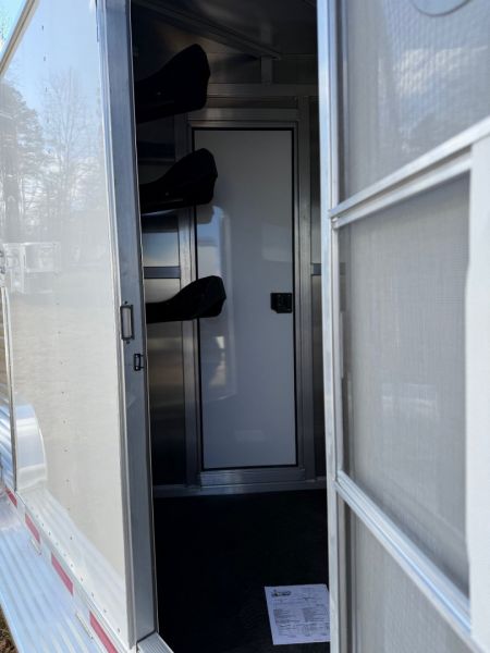New 2025 Adam Excursion 3 Horse Slant Gooseneck Horse Trailer