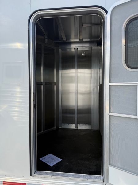 New 2025 Adam Excursion 3 Horse Slant Gooseneck Horse Trailer