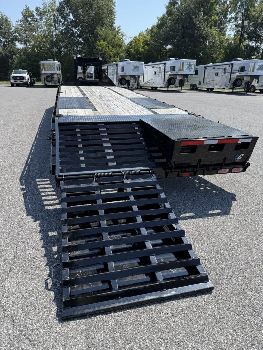 2024 Diamond C photo 8