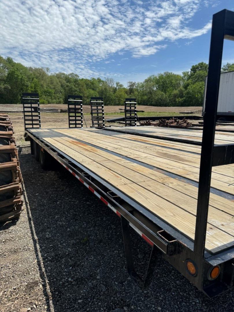 Used 2023 Kaufman Trailers 25+5 Gooseneck Deckover Trailer