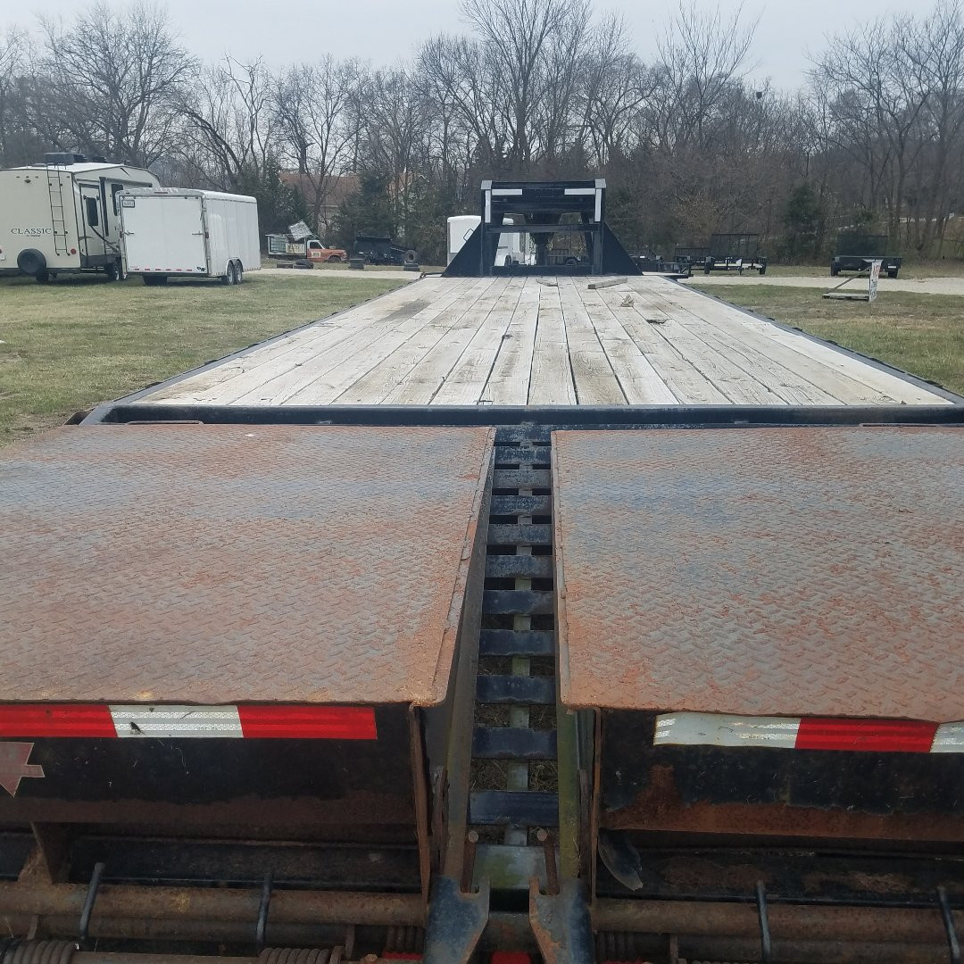 Used 2018 PJ Trailers 8.5 x 27+5 Deckover Gooseneck 20K Equipment Trailer