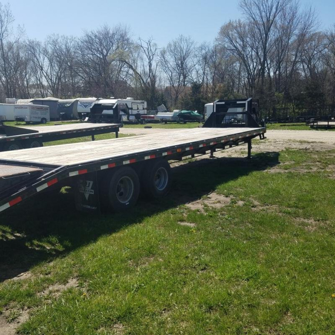 Used 2018 PJ Trailers 8.5 x 27+5 Deckover Gooseneck 20K Equipment Trailer