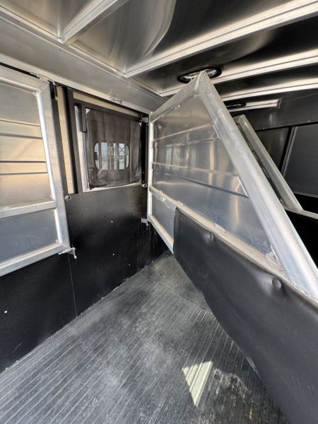 Used 2024 Logan Coach 4H GN BULLSEYE Horse Trailer