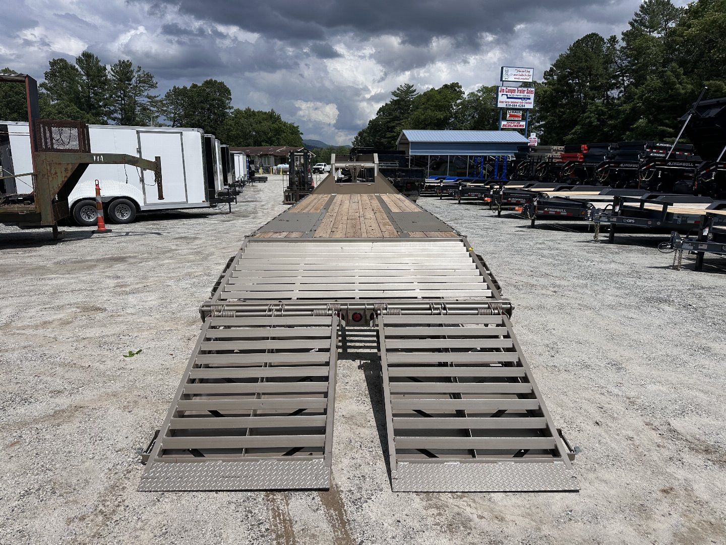 New 2025 Iron Bull FLG0232102 SNIPER SERIES Flatbed Trailer / 102" WIDE X 32' LONG / RAMPAGE RAMPS / 2-10,000# ELECTRIC BRAKE AXLES / HYDRAULIC JACKS / ENGINEERED I-BEAM FRAME / 2- SIDE MOUNT TOOLBOXES / WINCH PLATE