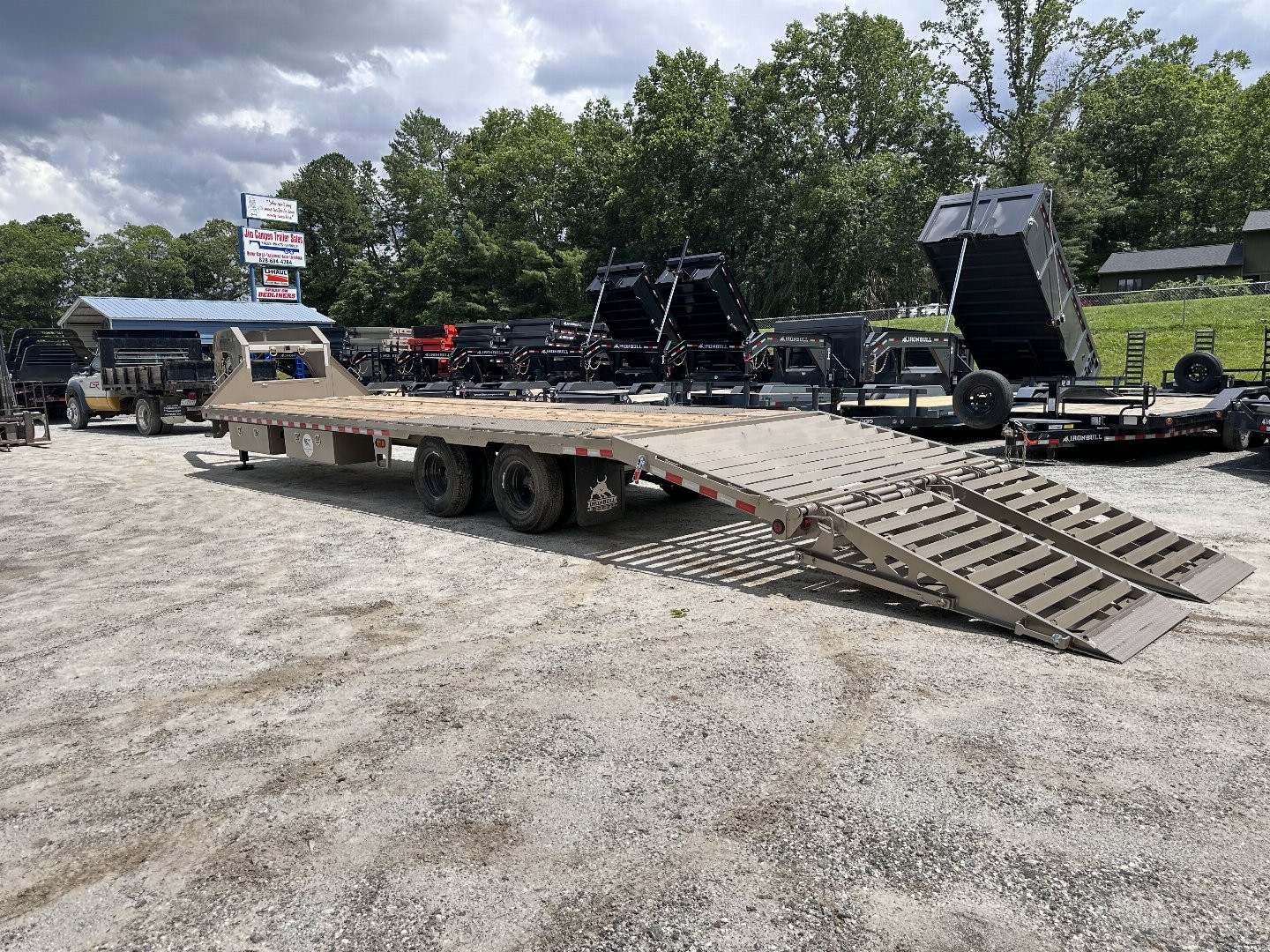 New 2025 Iron Bull FLG0232102 SNIPER SERIES Flatbed Trailer / 102" WIDE X 32' LONG / RAMPAGE RAMPS / 2-10,000# ELECTRIC BRAKE AXLES / HYDRAULIC JACKS / ENGINEERED I-BEAM FRAME / 2- SIDE MOUNT TOOLBOXES / WINCH PLATE