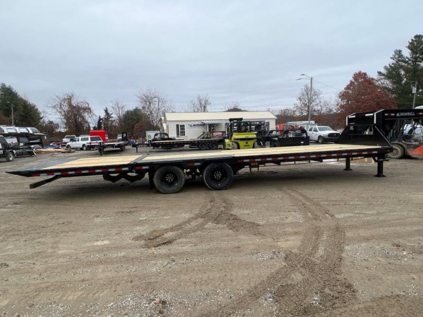 New 2024 Iron Bull Hydraulic Dovetail Gooseneck Trailer / 102" Wide x 32' Long / 2-10,000# Electric Brake Axles / 9' Hydraulic Dovetail / Dual Hydraulic Jacks