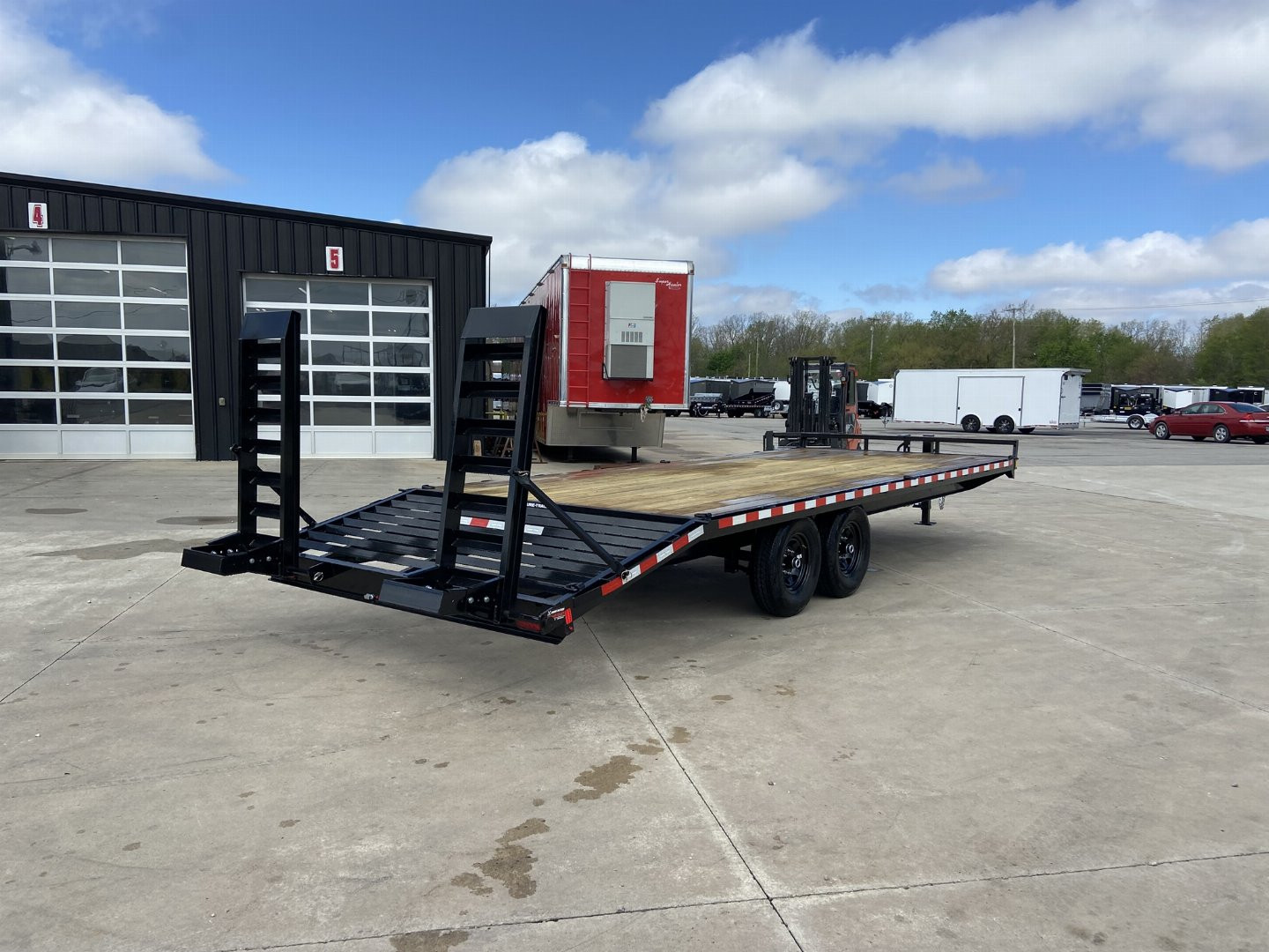 New Sure-Trac 20' (+4) Beavertail Deckover Trailer