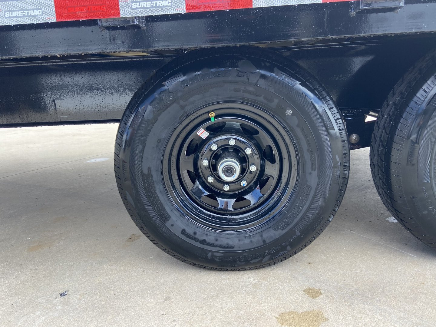 New Sure-Trac 20' (+4) Beavertail Deckover Trailer