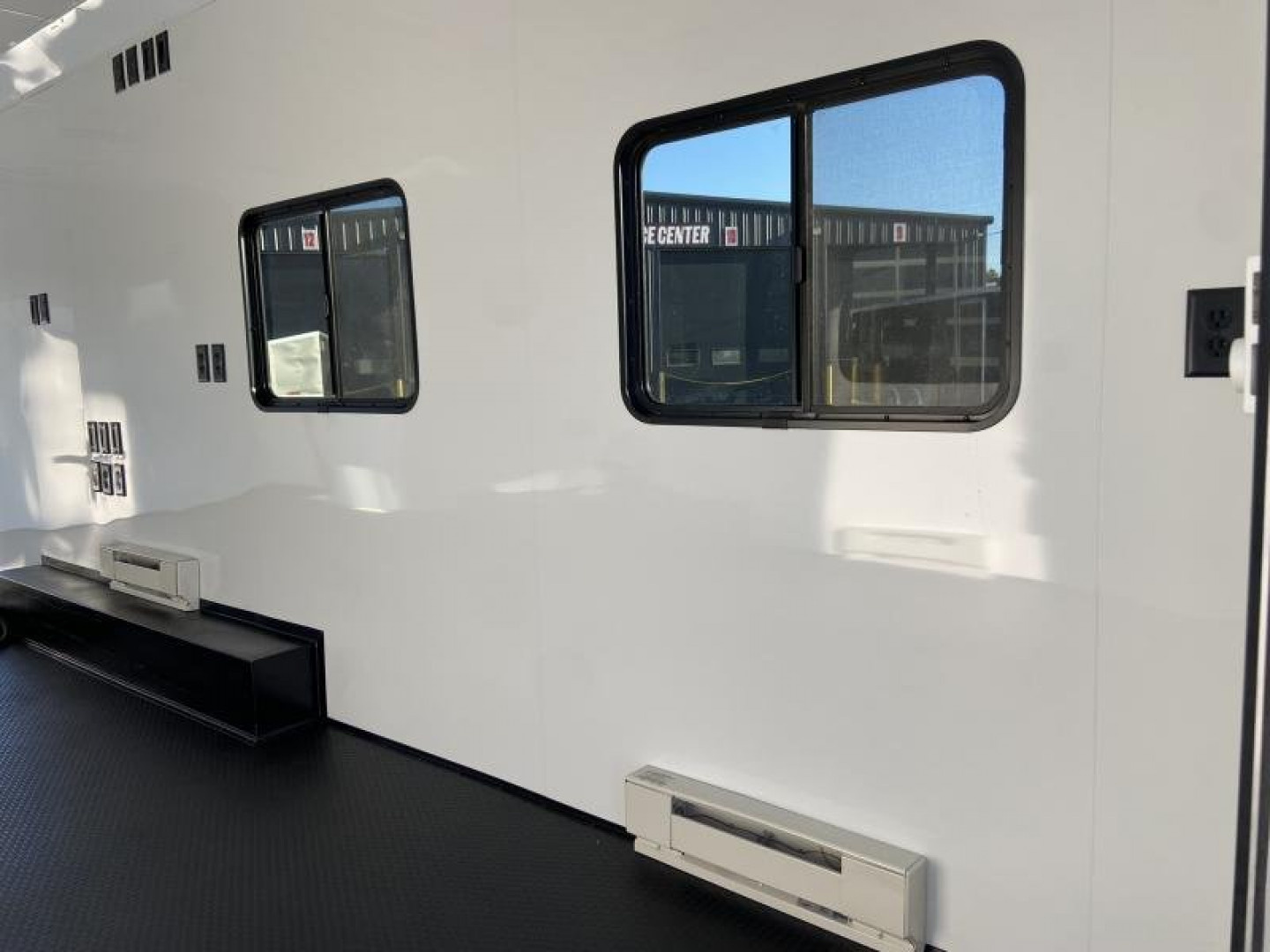 9×36 Gooseneck Trailer photo 7