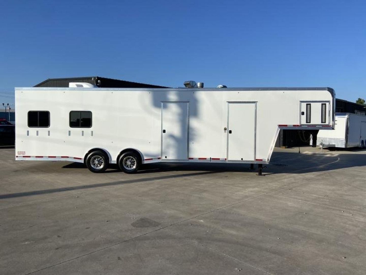 9×36 Gooseneck Trailer photo 2