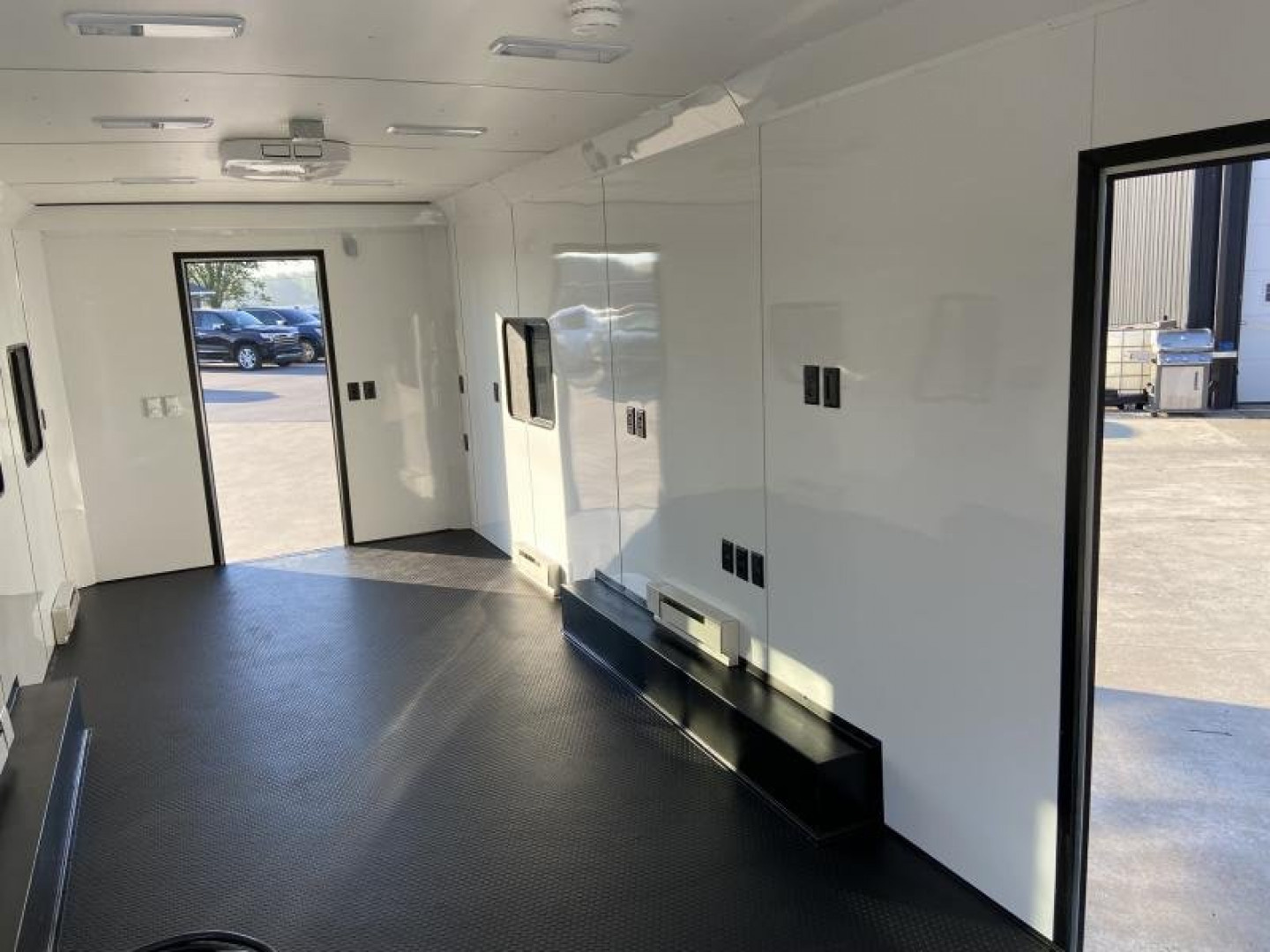 9×36 Gooseneck Trailer photo 8