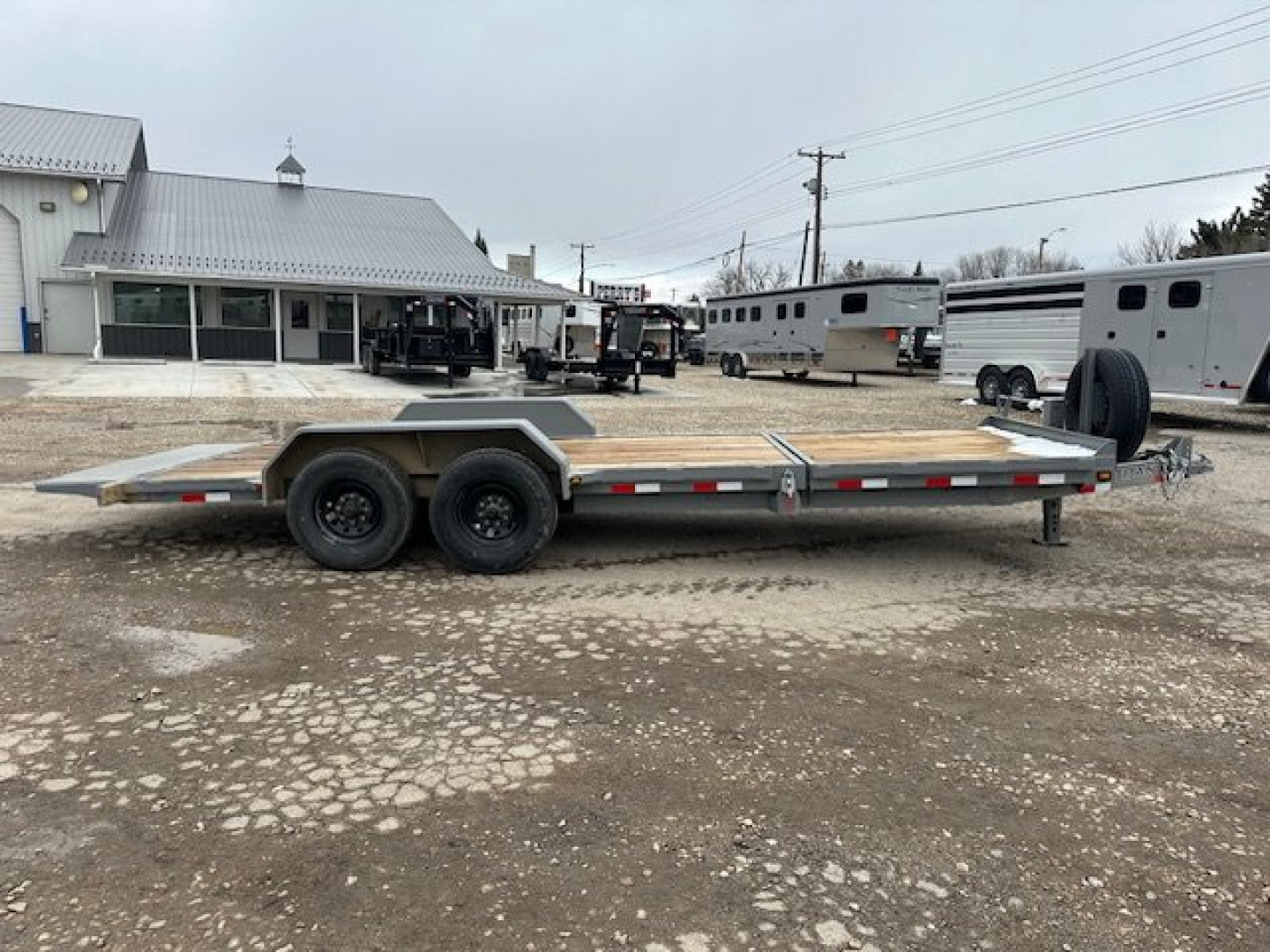 New 2025 Titan Trailer 22' Tilt