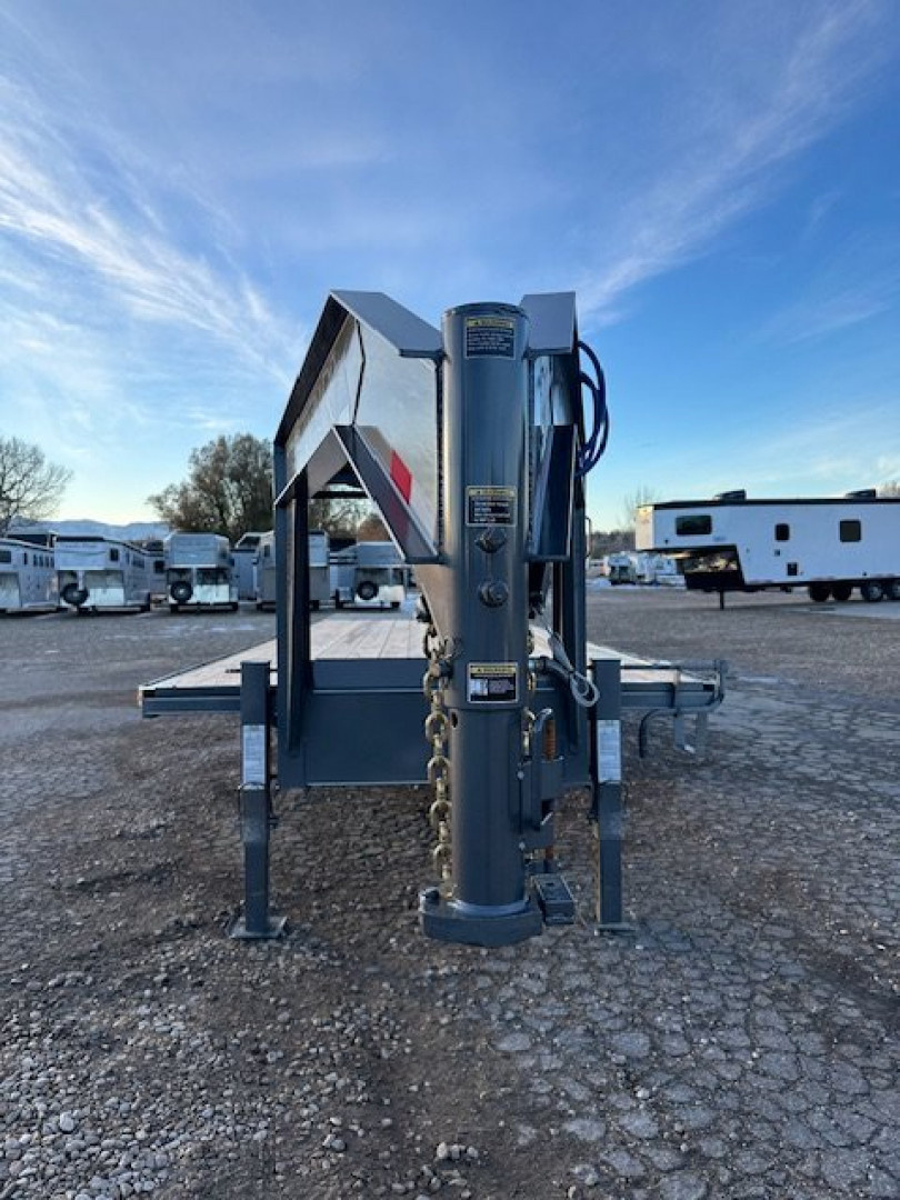 New 2025 Titan 30' Flatbed