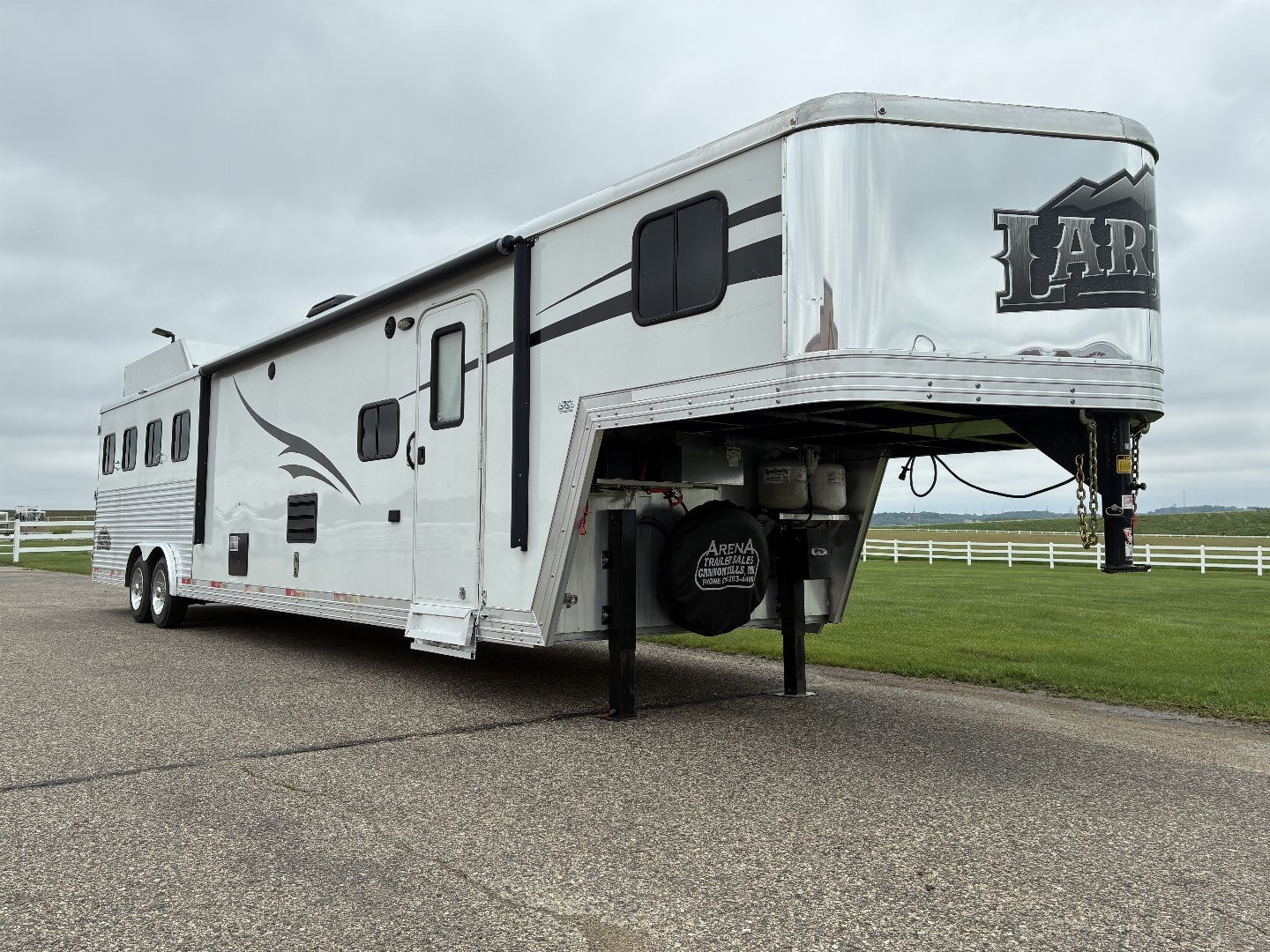 Used 2015 Bison 4H 15' LQHorse Trailer