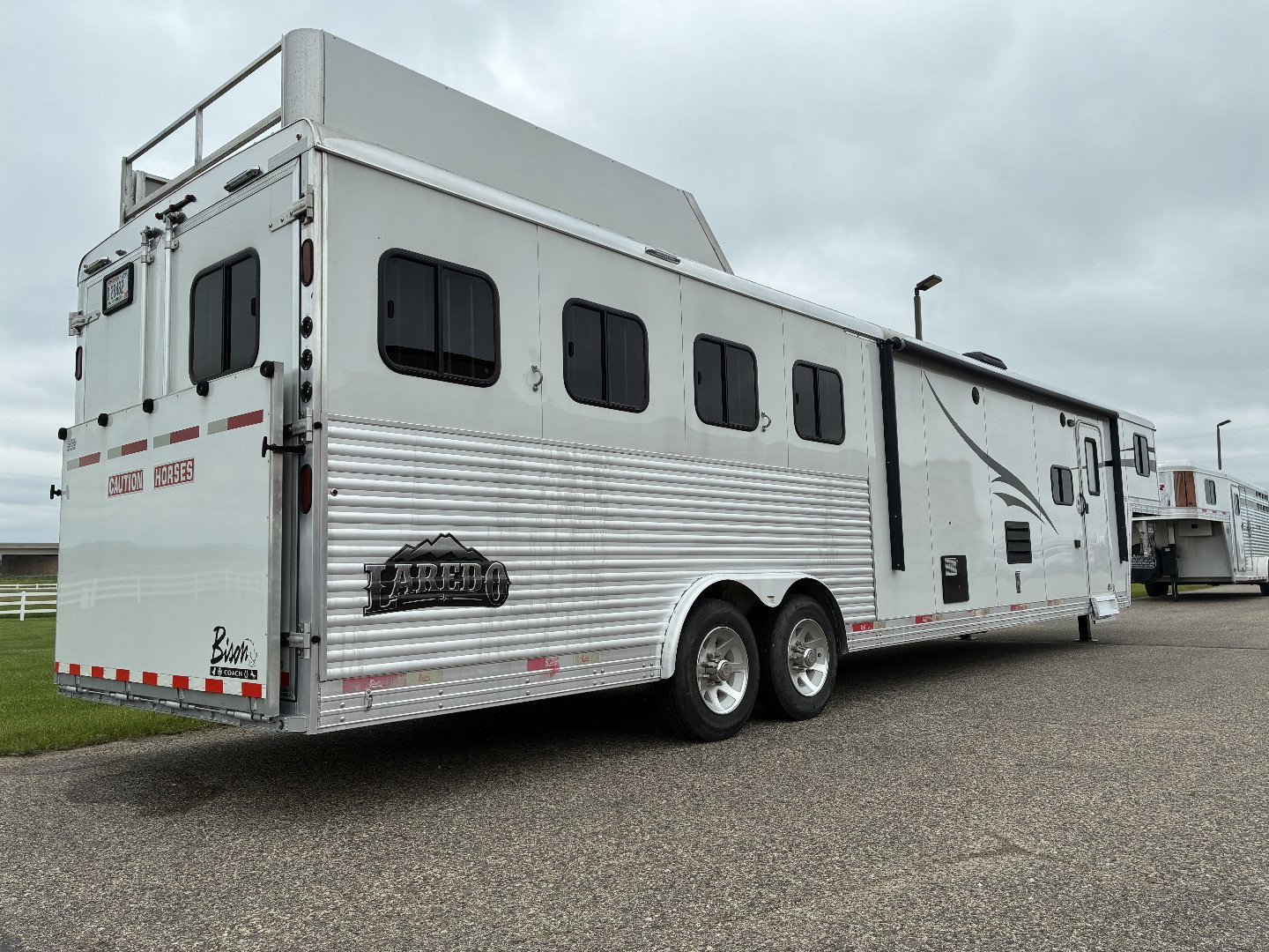 Used 2015 Bison 4H 15' LQHorse Trailer