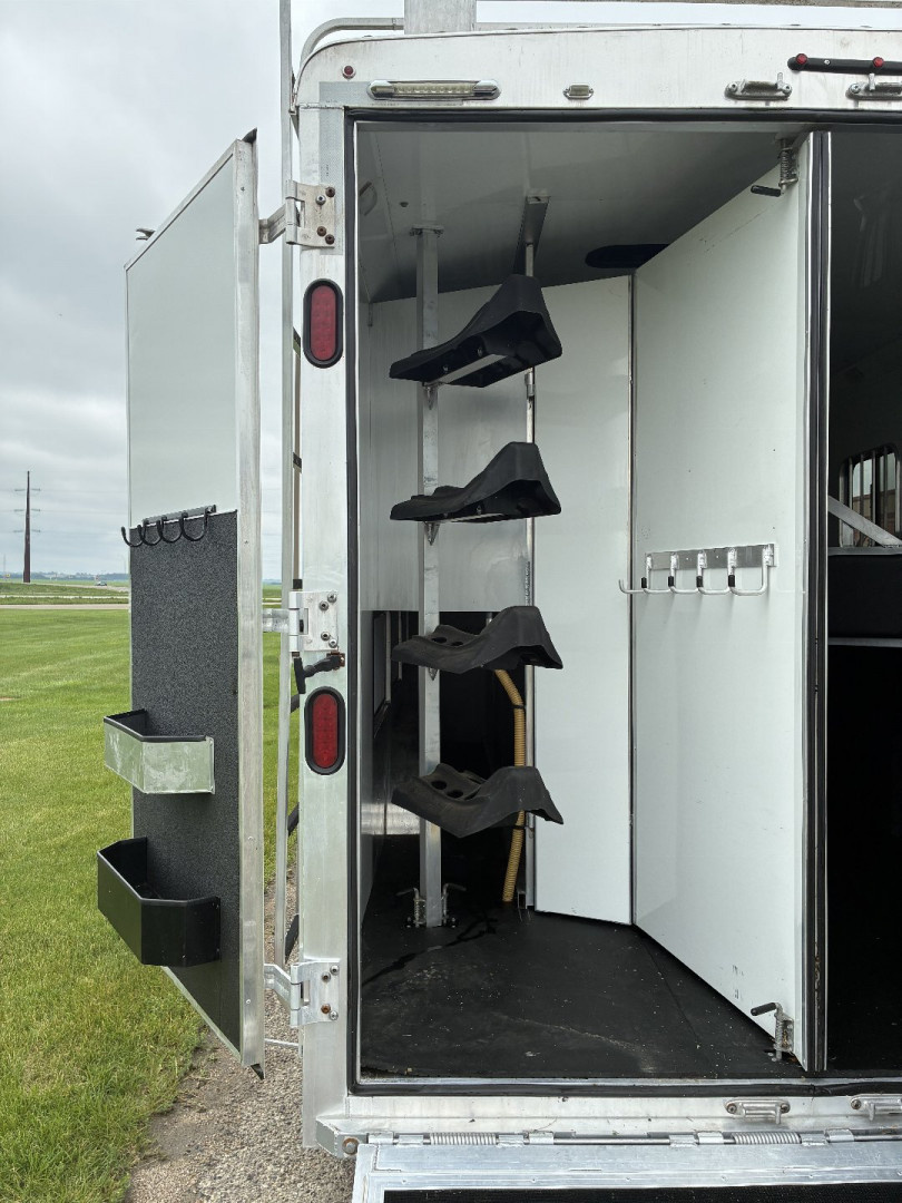 Used 2015 Bison 4H 15' LQHorse Trailer