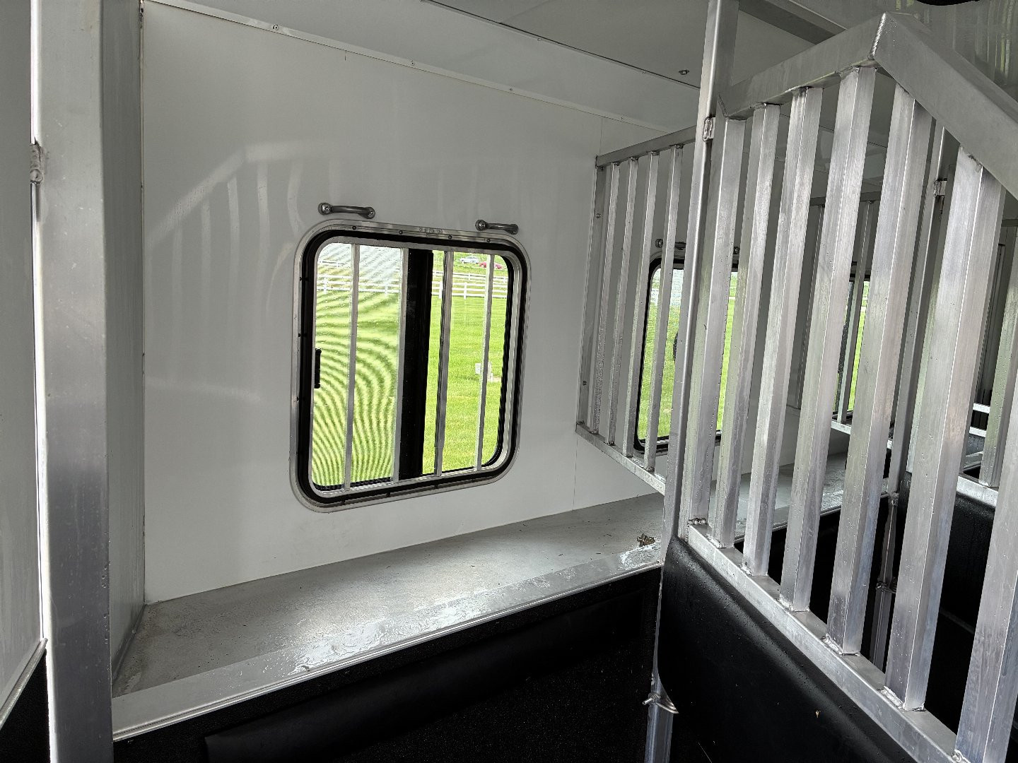 Used 2015 Bison 4H 15' LQHorse Trailer