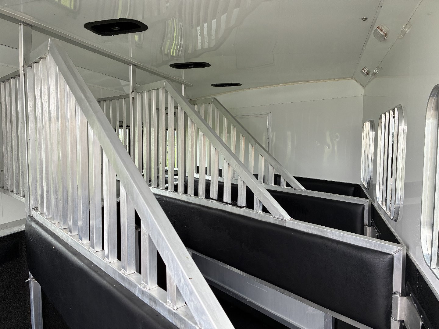 Used 2015 Bison 4H 15' LQHorse Trailer