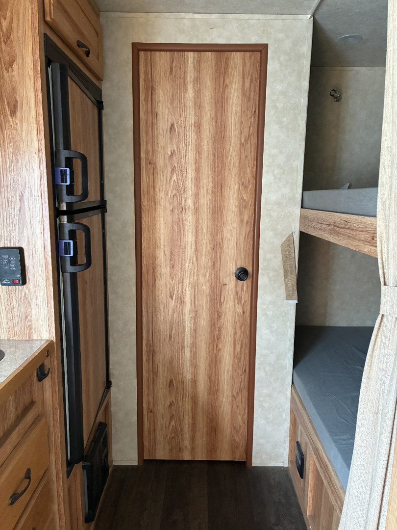 Used 2015 Bison 4H 15' LQHorse Trailer