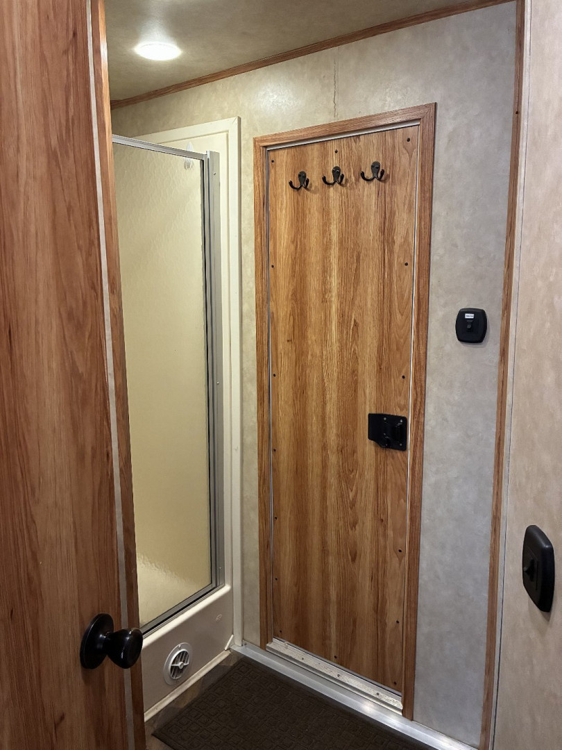 Used 2015 Bison 4H 15' LQHorse Trailer