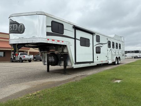 Used 2015 Bison 4H 15' LQHorse Trailer
