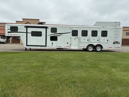 Used 2015 Bison 4H 15' LQHorse Trailer