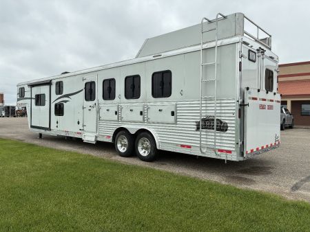 Used 2015 Bison 4H 15' LQHorse Trailer