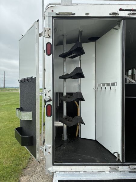Used 2015 Bison 4H 15' LQHorse Trailer