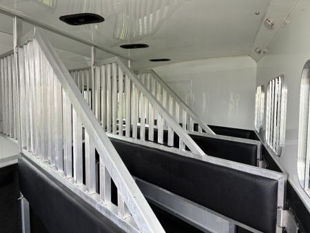 Used 2015 Bison 4H 15' LQHorse Trailer
