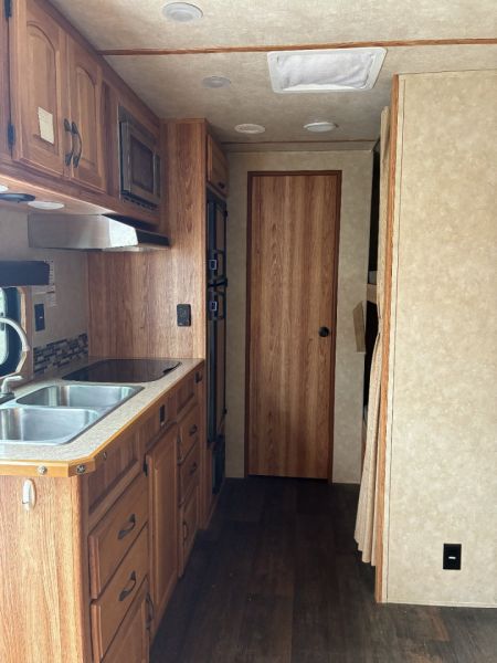 Used 2015 Bison 4H 15' LQHorse Trailer