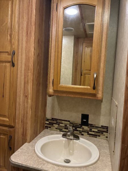 Used 2015 Bison 4H 15' LQHorse Trailer