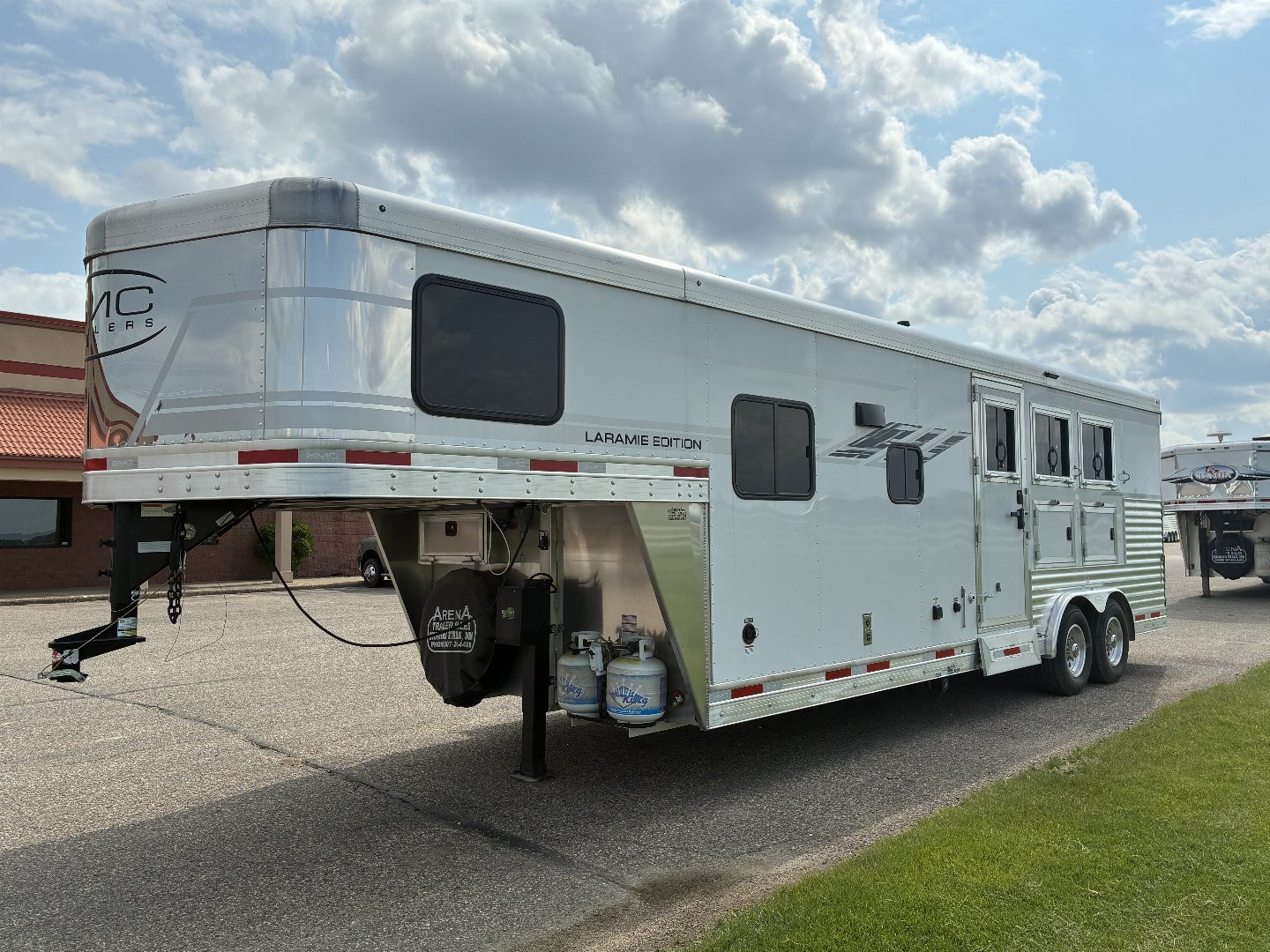 Used 2023 SMC 3H 9'LQ Horse Trailer