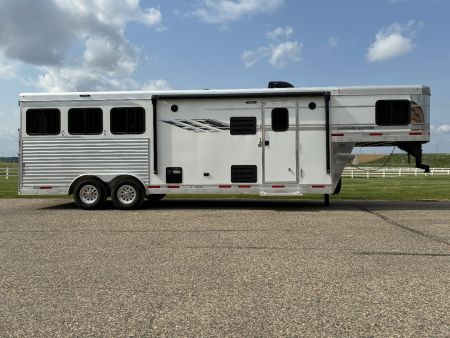 Used 2023 SMC 3H 9'LQ Horse Trailer
