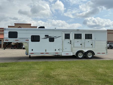 Used 2023 SMC 3H 9'LQ Horse Trailer