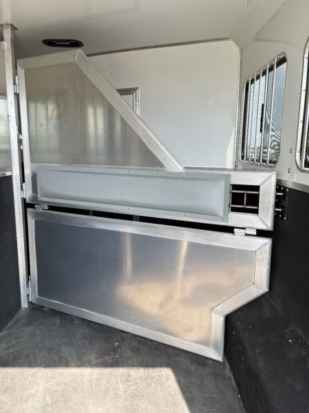 Used 2023 SMC 3H 9'LQ Horse Trailer