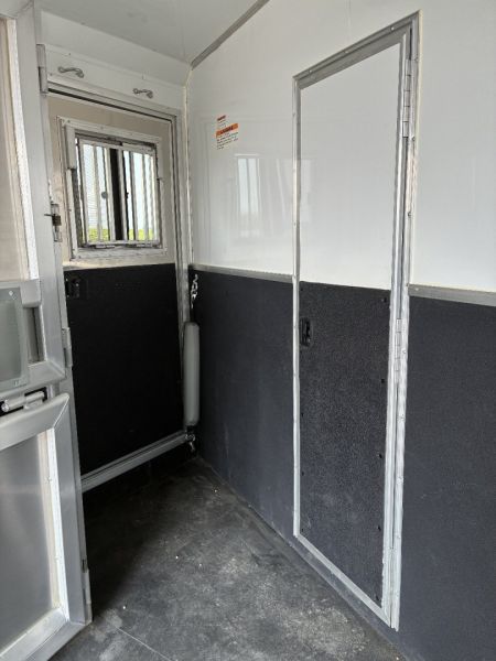 Used 2023 SMC 3H 9'LQ Horse Trailer