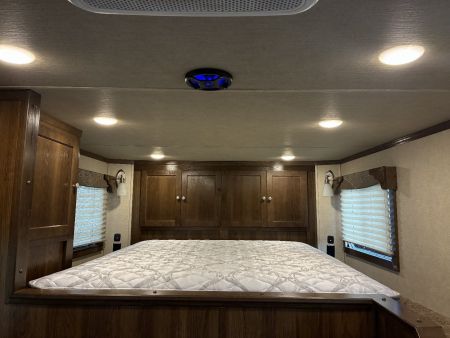Used 2023 SMC 3H 9'LQ Horse Trailer