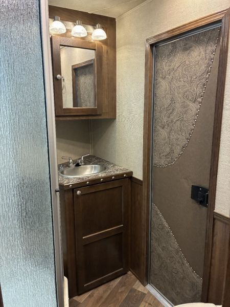 Used 2023 SMC 3H 9'LQ Horse Trailer