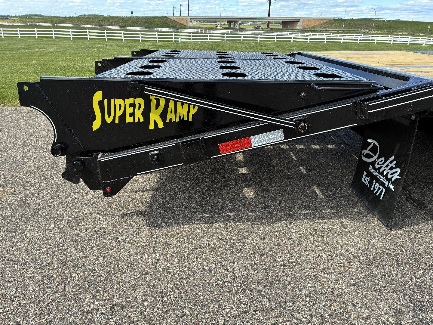 New 2025 Delta Mfg 210GN 32' x 8'6" GN Flatbed Trailer