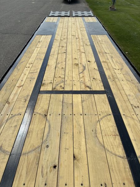 New 2025 Delta Mfg 210GN 32' x 8'6" GN Flatbed Trailer