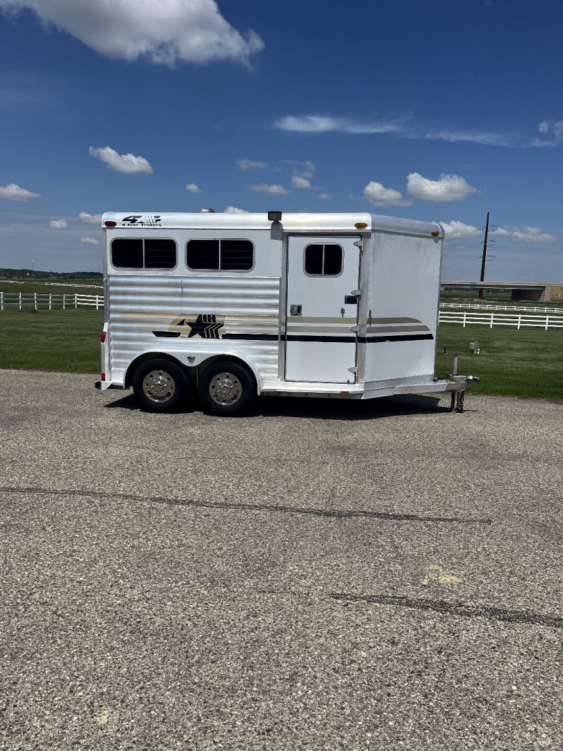 New 2002 4 Star 2H Slant BP Horse Trailer