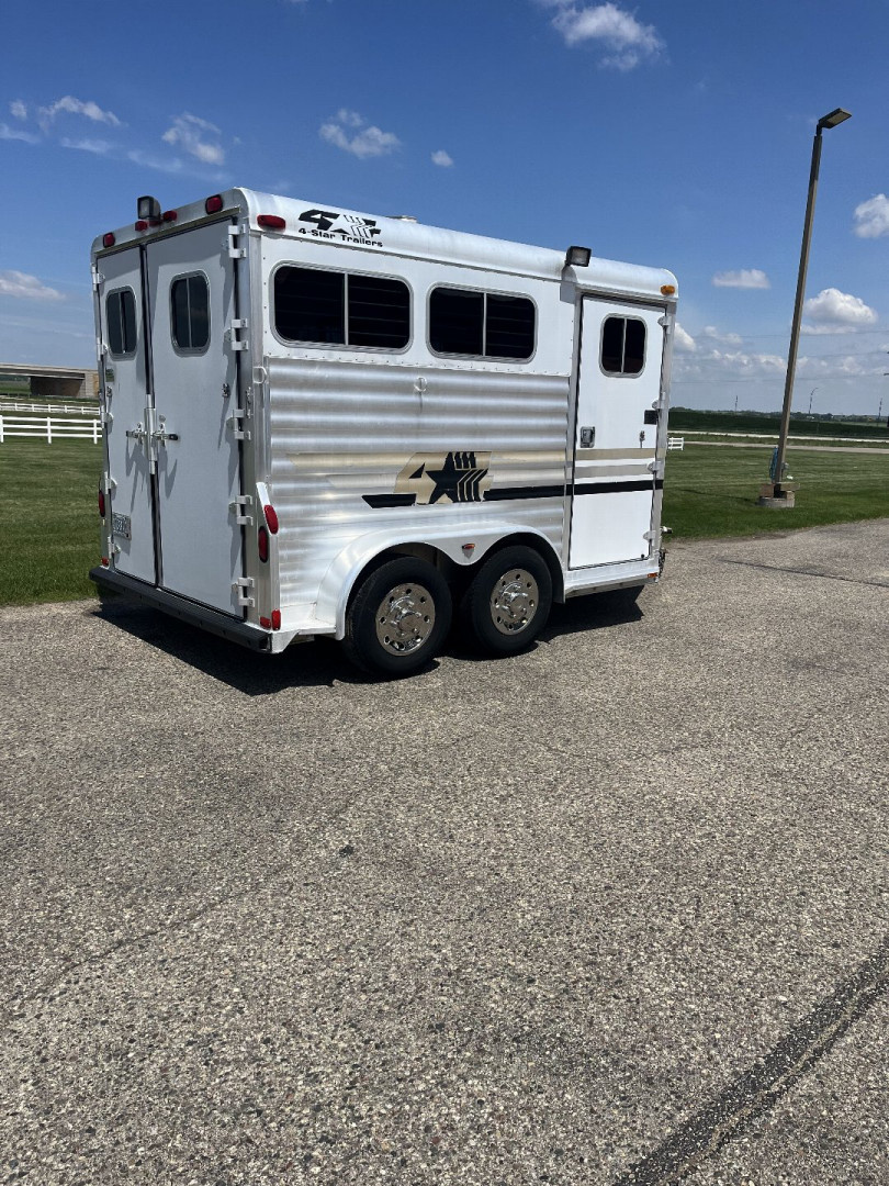 New 2002 4 Star 2H Slant BP Horse Trailer