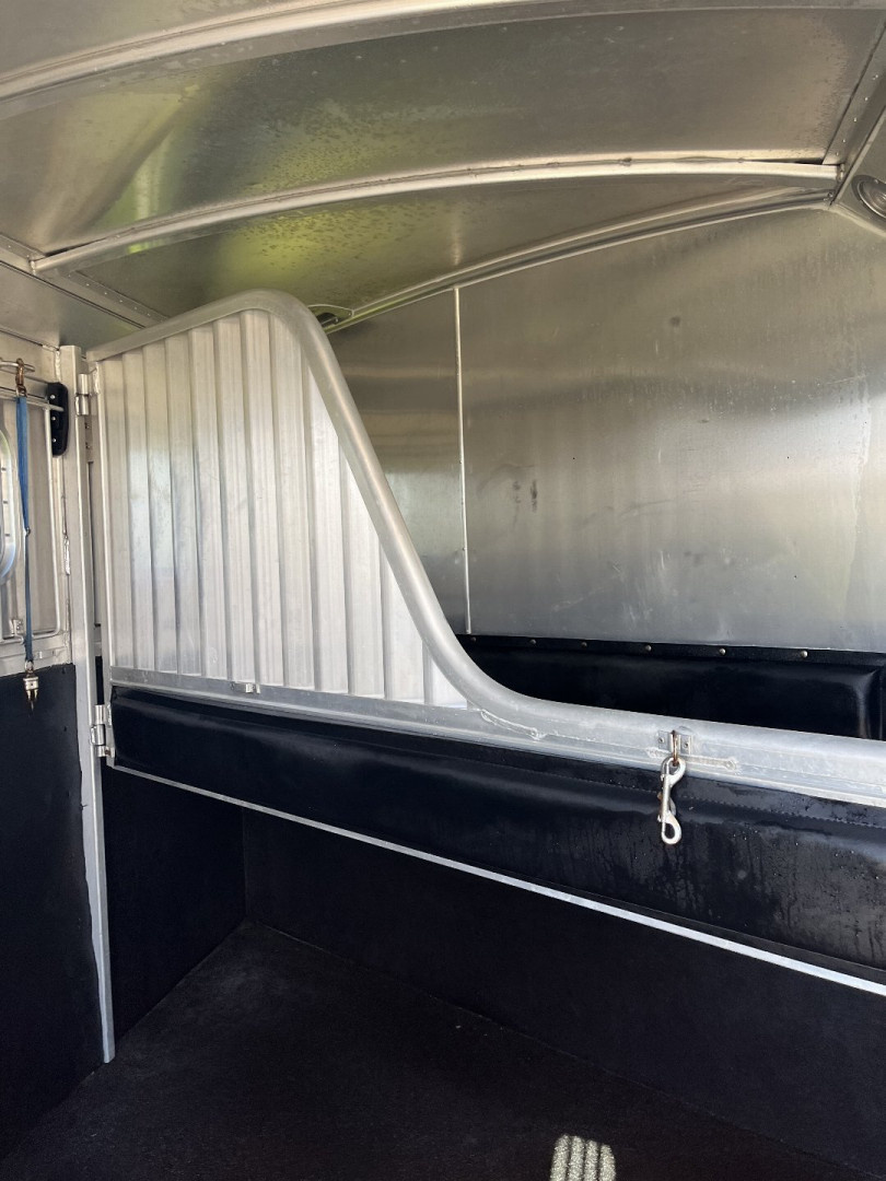 New 2002 4 Star 2H Slant BP Horse Trailer