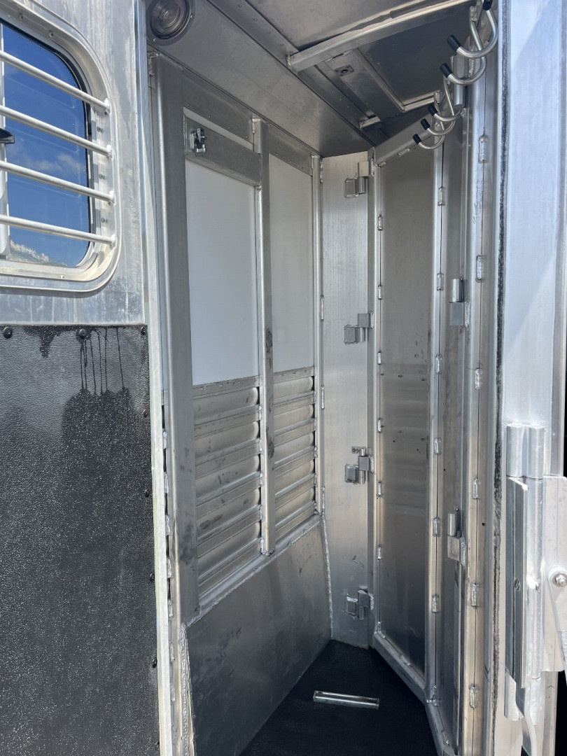New 2002 4 Star 2H Slant BP Horse Trailer